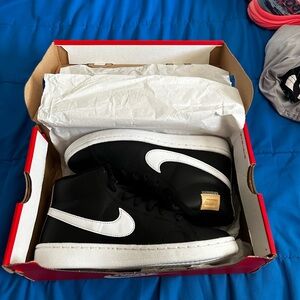 NIB Women’s Nike Royale Mid 2 size 6